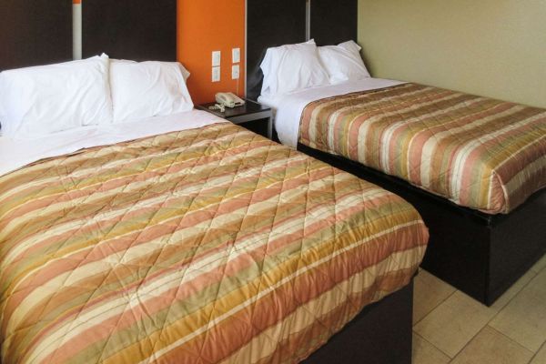 RODEWAY INN AND SUITES LAKE CHARLES (Lake Charles)